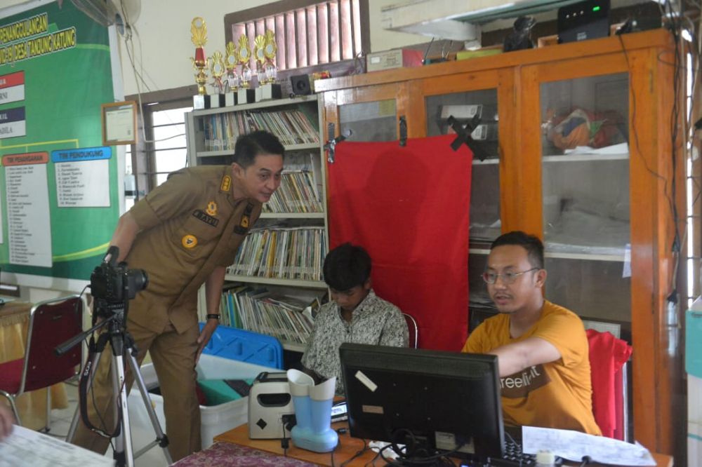 Pj Bupati melihat langsung proses perekaman