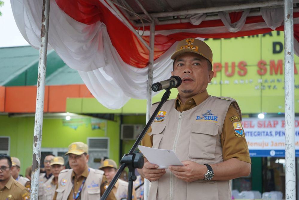 Apel Siaga Penerimaan Peserta Didik Baru (PPDB) SMAN/SMKN dan SLB Tahun Ajaran 2023/2024, bertempat di lapangan depan SMAN 5 Kota Jambi, Selasa (06/06/2023)