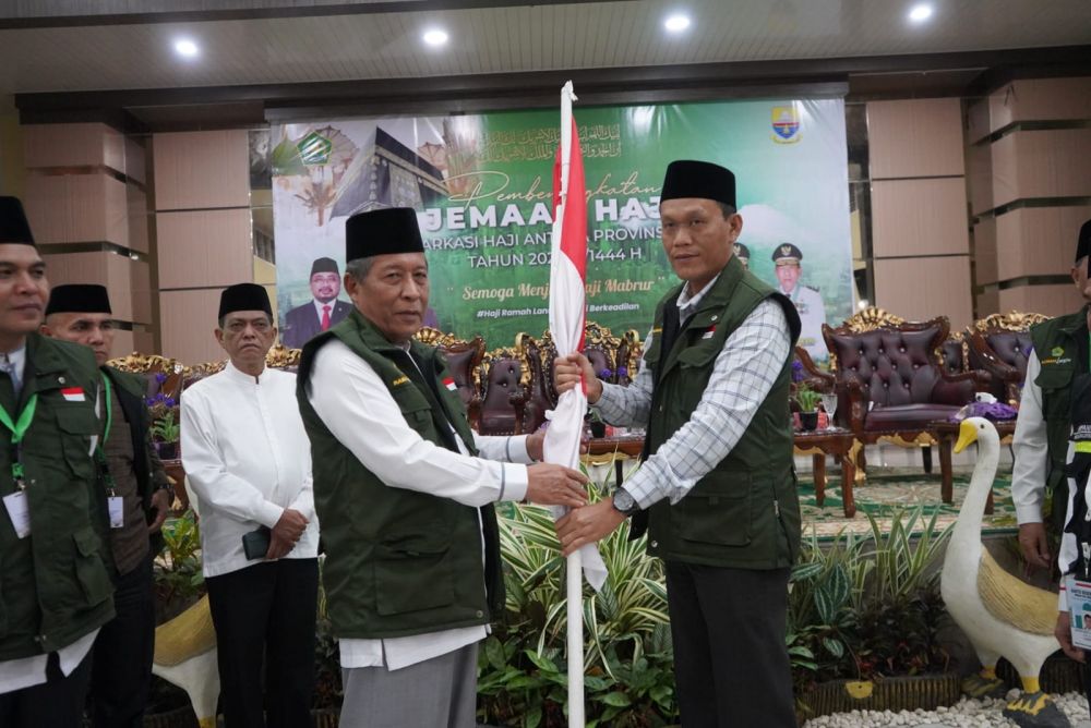 pelepasan, jemaah haji Embarkasi antara Provinsi jambi tahun 1444 Hijriah, dari Kabupaten Merangin dan Sarolangun dengan jumlah jemaah 373, kloter 20, bertempat di Asrama Haji Jambi, Kamis malam (08/06/2023)