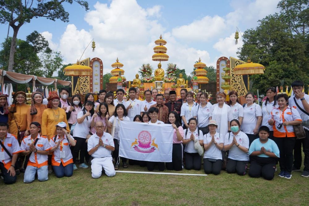 WAISAK BERSAMA UMAT BUDHA JAMBI 2567 BE/2023 M, bertempat di Kompleks Candi Muara Jambi (Arena Candi Kedaton), Minggu (11/06/2023).