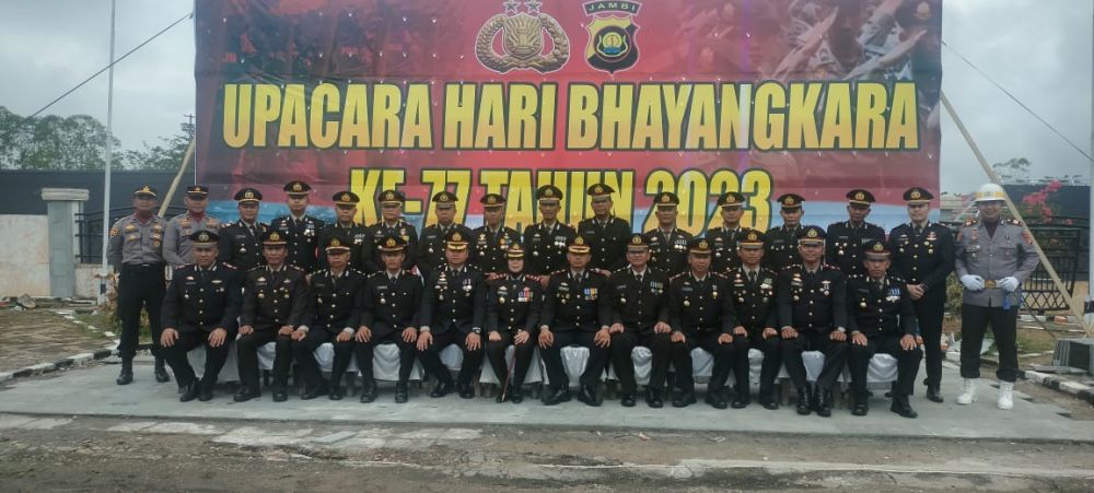 Kapolres dan Waka polres Tebo foto bersama seluruh PJU Polres Tebo 