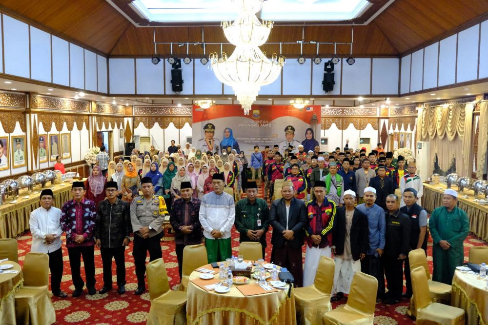 Wakil Gubernur Jambi, Drs.H.Abdullah Sani,M.Pd.I melepas Kontingen Musabaqah Qiraatil Kutub Tingkat Nasional (MQKN) Provinsi Jambi bertempat di Auditorium Rumah Dinas Gubernur Jambi, Jum’at (07/072023)