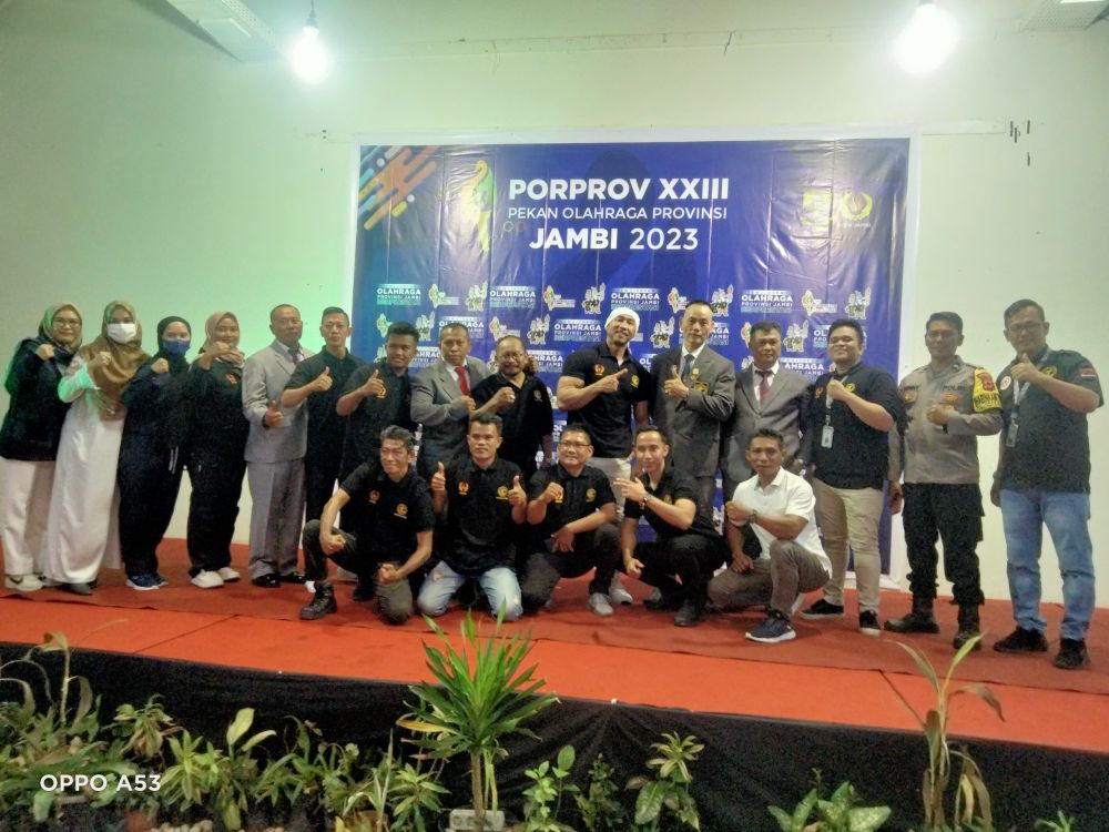Panitia foto bersama usai pertandingan.