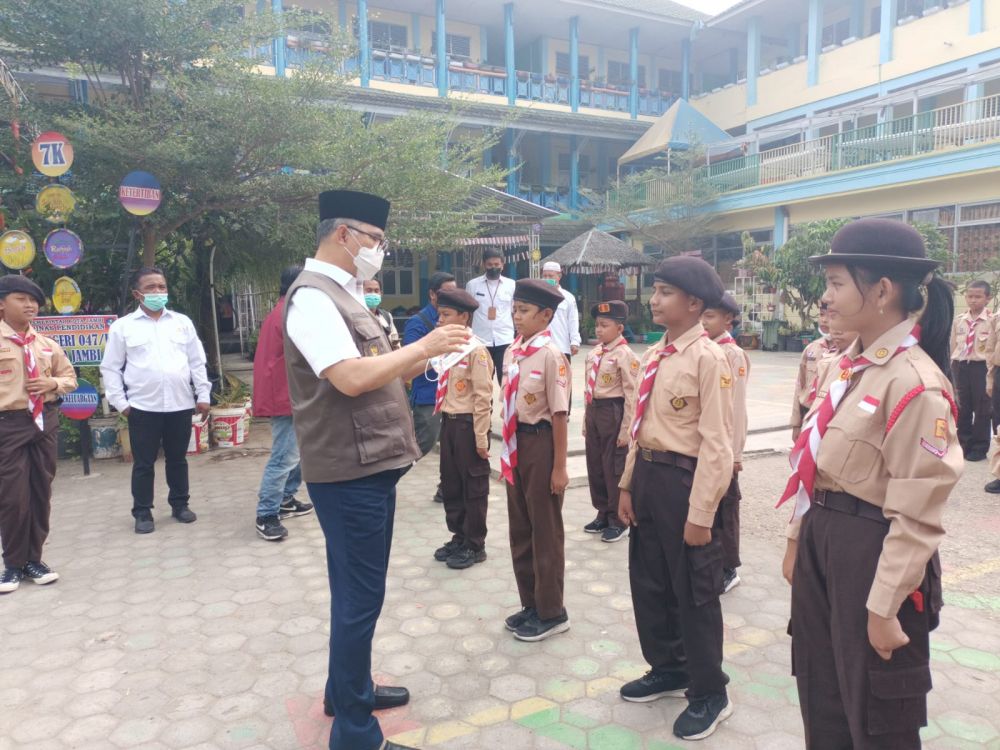Wali Kota Jambi Syarif Fasha Bagikan Masker 