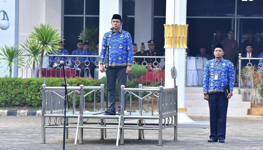 Bupati Fadhil Arief menjadi pembina upacara