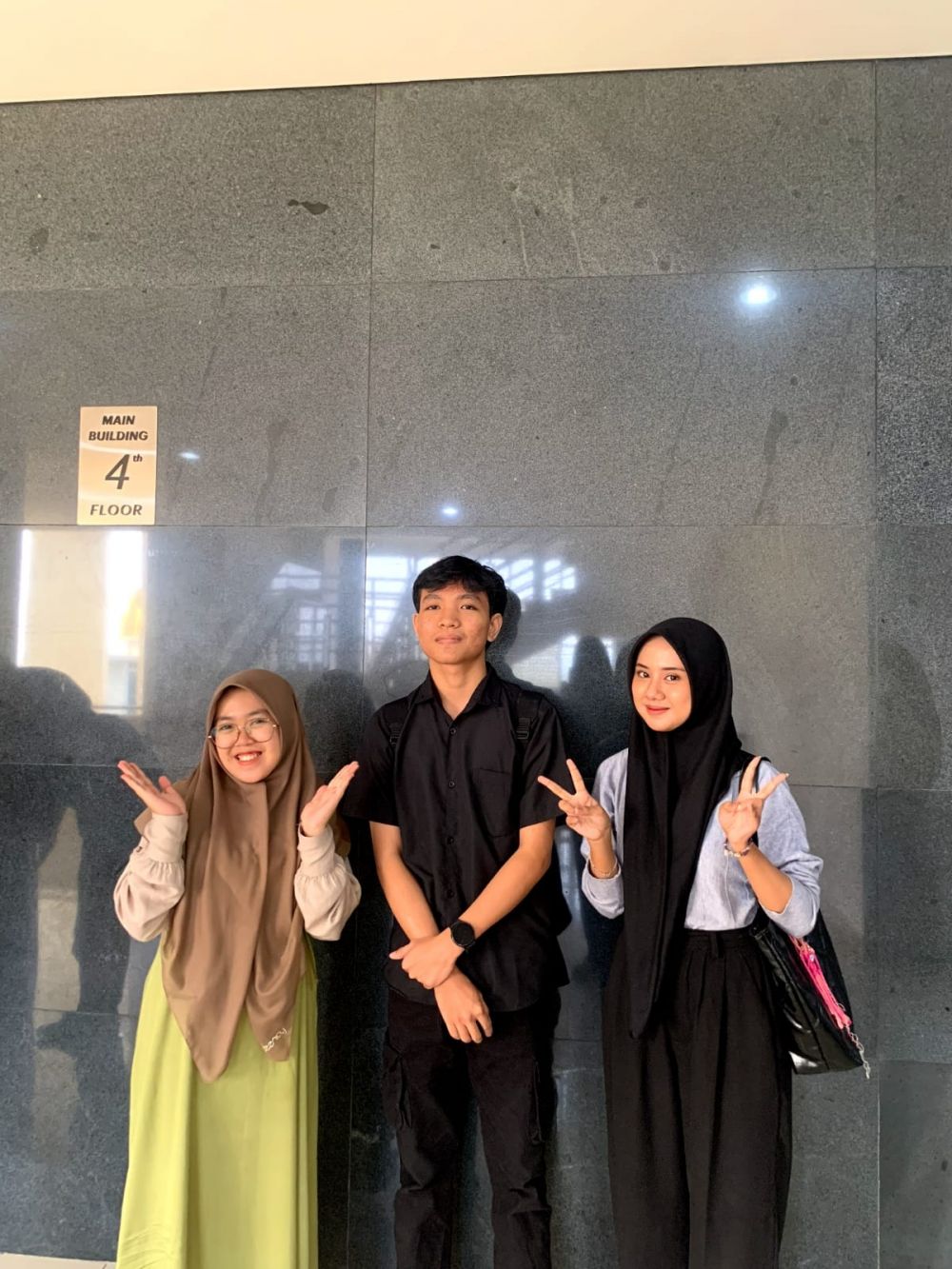 Hidayat Fauzan, Athazain Dafi, Fahira Alifia Sidiq Mahasiswa Ilmu Komunikasi UAD