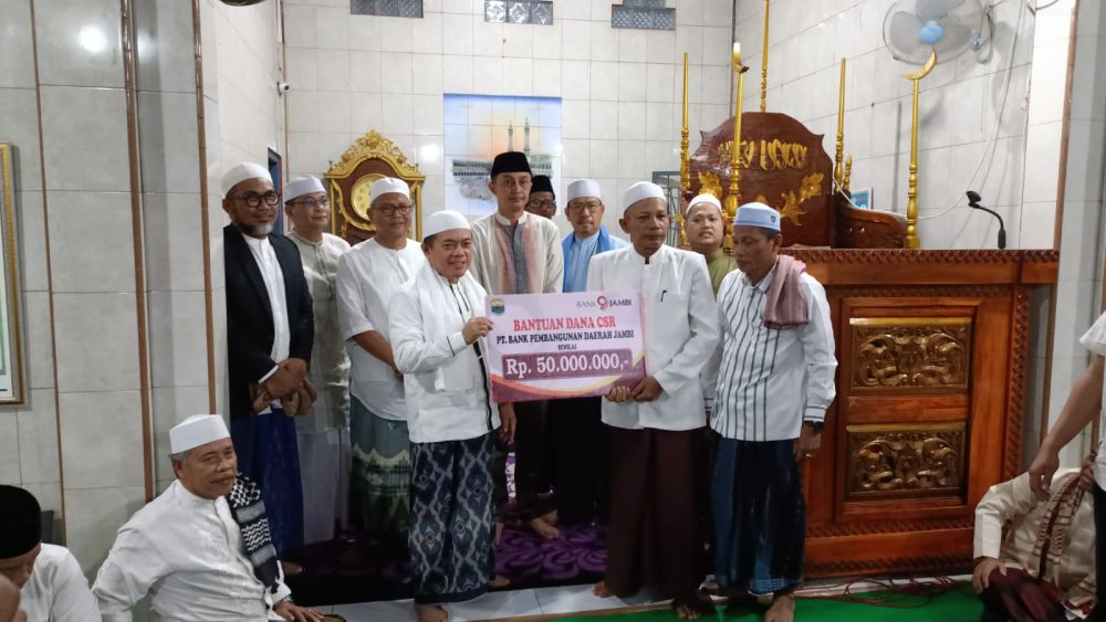 Gubernur Jambi, Al Haris bersama pejabat Provinsi Jambi, Jumat (02/02/2024) pagi, melakukan safari subuh di Masjid Raudhatussholihin Desa Sekernan, Kabupaten Muaro Jambi.
