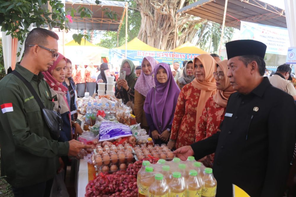 Pembukaan Bazar Ramadhan 1445 H Dharma Wanita Persatuan Provinsi (DWP) Jambi, bertempat di Gedung DWP Provinsi Jambi, Selasa (05/03/2024).