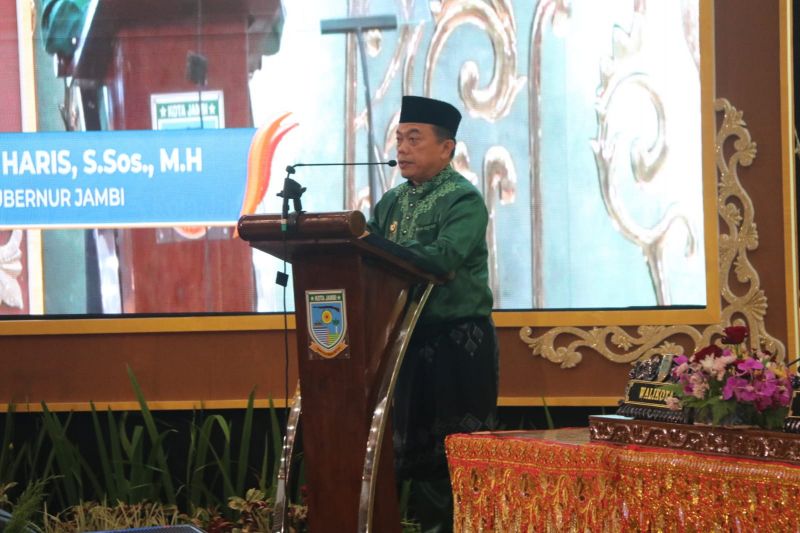Gubernur Jambi Al Haris saat menghadiri sidang Paripurna DPRD Kota Jambi dalam rangka memperingati hari jadi Tanah Pilih Pusako Batuah Kota Jambi dan HUT Pemerintah Kota Jambi, Selasa (28/5)