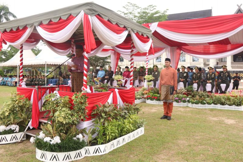 Wagub Jambi Andullah Sani memimpin upacara Harlah Pancasila, Sabtu (1/6) 