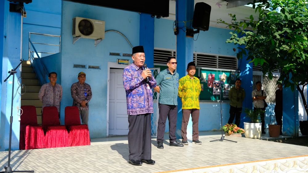 Wakil Gubernur Jambi, Abdullah Sani melaksanakan kunjungan kerja dan sekaligus memberikan arahan kepada para siswa-siswi SMA dan SMK menjelang persiapan Ujian Akhir Sekolah (UAS) tahun ajaran 2024-2025, Kamis (10/4/2025).
