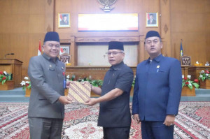 Dewan Gelar Paripurna Pandangan Fraksi Terhadap 3 Ranperda