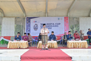 Wali Kota Maulana : 
