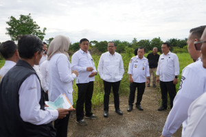 Gubernur Al Haris Dampingi Wakil KSP M. Qodari Tinjau Kesiapan Lokasi Sekolah Rakyat Di Tanjabtim