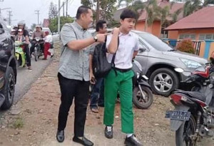Tahun Ajaran Baru Bupati Merangin H M Syukur Antar Anak ke Sekolah