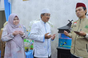Bupati Tanjabbar Jamu Ustad Abdul Somad di Rumah Dinas.