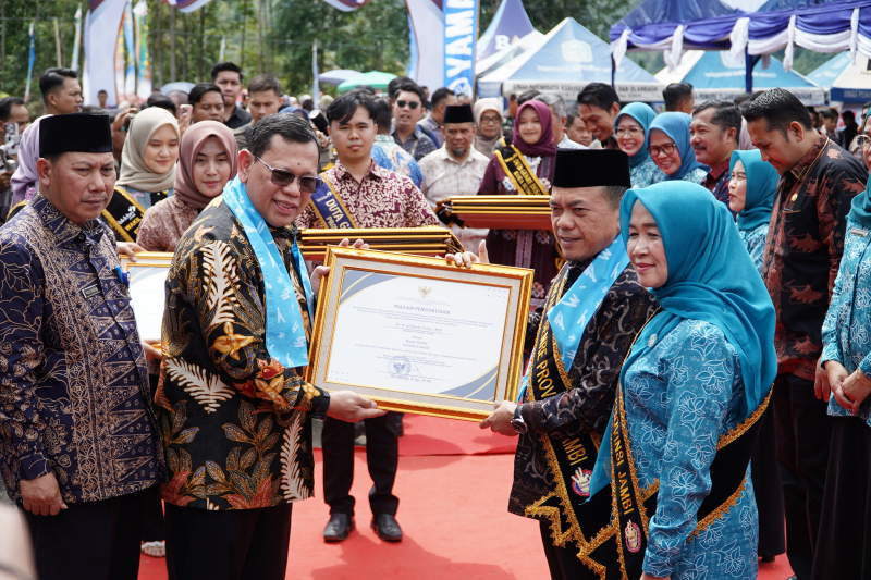 Puncak Peringatan Harganas ke-32 Tingkat Provinsi Jambi di Kabupaten Kerinci, Kamis (31/7). 