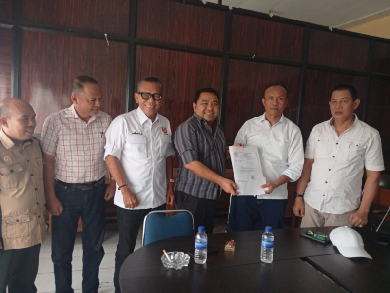 Ketua Umum KONI Provinsi Jambi, Mat Sanusi, secara resmi menyerahkan SK Kepengurusan Pengprov Percasi Jambi Masa Bakti 2025–2029 kepada Ketua Umum terpilih, Mario Liberty Siregar, dalam pertemuan resmi di Jambi, sebagai bentuk dukungan terhadap kebangkitan prestasi catur di Provinsi Jambi.
