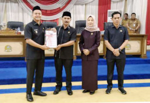 Wabup Gerry Trisatwika Sampaikan Nota Pengantar Raperda P-APBD Sarolangun 2025