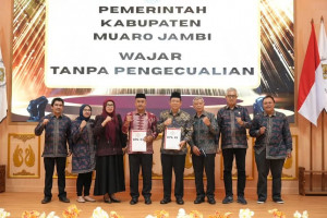 Kepala BPKAD Dampingi Bupati Terima WTP ke 11 Kali dari BPK RI Perwakilan Jambi