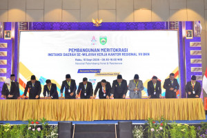 Wali Kota Maulana Tandatangani Komitmen Bersama Pembangunan Meritokrasi Instansi Daerah