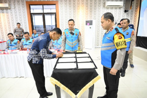 Polda Jambi Laksanakan Pakta Integritas dan Pengambilan Sumpah Penerimaan Bintara Brimob 2025