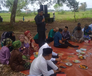 Dewan Muarojambi Hadiri Tradisi Sedekah Payo,  di Desa Senaung 