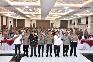 Polda Jambi Bersama OJk Melaksanakan Sosialisasi Perlindungan Konsumen  Dan Masyarakat