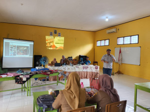 Peringati HUT PGRI, SMKN 1 Tebo Undang Rachmadi Berikan Pelatihan SE Untuk Gurunya