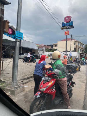 SPPG Simpang 3 Sipin 001 Pt. Kocai satu rasa Gelar Aksi Sosial, Berbagi Kebahagiaan ke Masyarakat