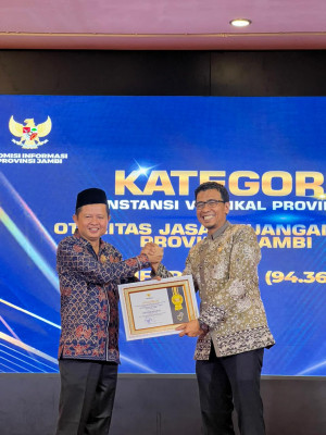 OJK Provinsi Jambi Raih Penghargaan Keterbukaan Informasi Publik Tahun 2025 Kategori Instansi Vertik