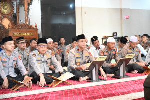 Sisi Religius Korps Bhayangkara: Personel Polda Jambi Khusyuk Ikuti Binrohtal Islam