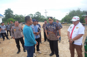 Bupati Muaro Jambi Tinjau Pembangunan Koperasi Merah Putih Libatkan TNI Perkuat Ekonomi Desa