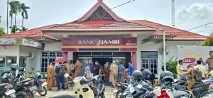 ASN Cemaskan Uangnya di Bank Jambi yang Dikabarkan ada Yang Raib