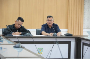 RDP dengan Bank Jambi dan OJK, Kemas Faried Minta Layanan Wajib Normal Sebelum 1 Maret