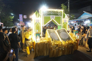 Bupati Lepas Peserta Festival Arakan Sahur Minggu Ke-2, Warga Kota Jambi Turut Memadati Lokasi