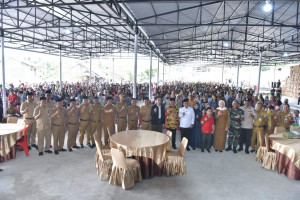 Maulana- Diza Salurkan Bantuan Kepada Masyarakat dan Anak Yatim