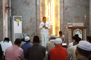 Safari Ramadan MUI Jambi di Tanjabbar : Bupati Ajak Perkuat Ukhuwah di Masjid Al-Anwar