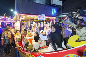 Ribuan Warga Padati Malam Puncak Festival Arakan Sahur 2026 di Tanjabbar