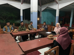 Dosen PBSI UAD Berikan Pelatihan Penulisan Buku Sejarah Kelurahan Pengkok 