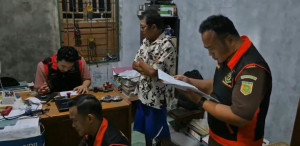 Kejari Tebo Geladah Kantor Desa Sungai Pandan Kecamatan Rimbo Ulu