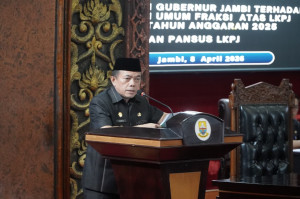Gubernur Al Haris Sampaikan Jawaban atas Pandangan Umum Fraksi DPRD Terhadap LKPJ 2025
