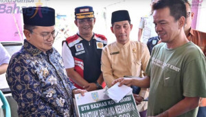 Wali Kota Jambi Maulana Serahkan Bantuan Kebakaran dan imbau Waspada Kebakaran