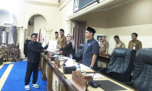 Dipimpin Cik Marleni DPRD Sarolangun Rampungkan Paripurna LKPJ Bupati Sarolangun 2025