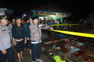 Tinjau Lokasi Kebakaran di Teluk Nilau, Bupati Instruksikan Penanganan Maksimal