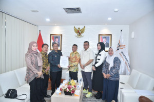 Wako Bersama Ketua DPRD Kota Jambi Serahkan Surat Permohonan Kepada Presiden Terkait Zona Merah