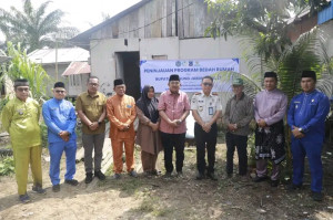 Bupati Tanjabbar Tinjau Lokasi Program Bedah Rumah Kolaborasi Lintas Sektor