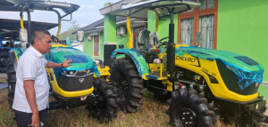 Permudah Petani Garap Lahan, DTPH Muaro Jambi Siapkan Belasan Traktor