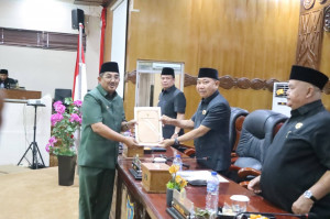 Rapat Paripurna, Bupati Tanjabbar Sampaikan Nota Pengantar Ranperda Pertanggungjawaban APBD 2025?