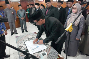 Bupati Tanjabbar Lantik 30 Pejabat